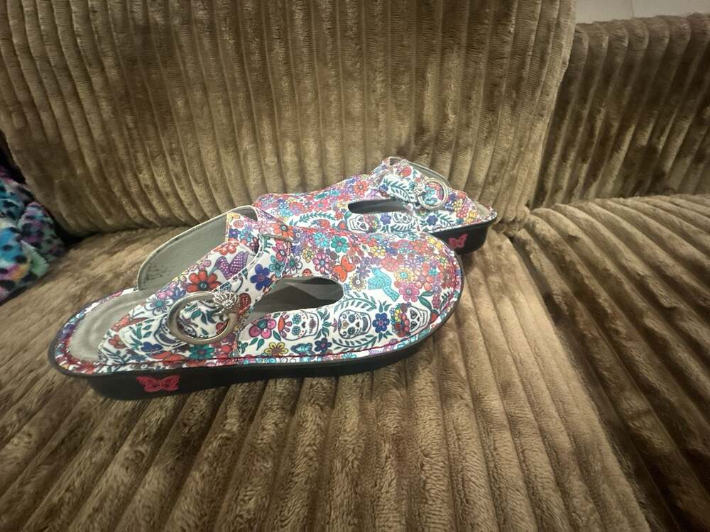 Alegria Classic Clog Shoes Ofrenda White Sugar Skull Floral Nursing Clogs